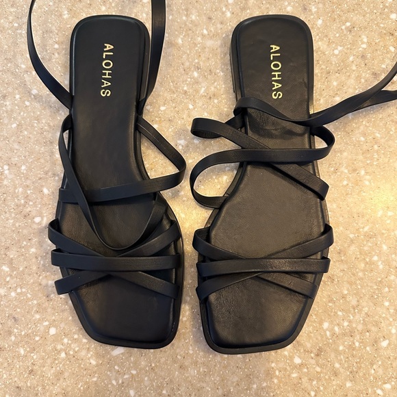 Alohas Black Tie Strap Sandals - Picture 2 of 5